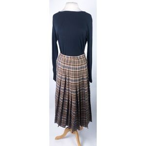 🗡A pleated Pendleton skirt